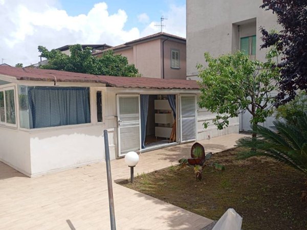 casa indipendente in vendita a Minturno in zona Scauri