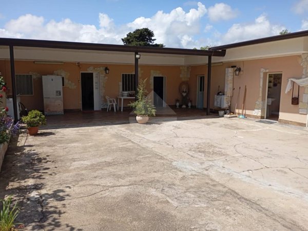 casa indipendente in vendita a Minturno in zona Marina