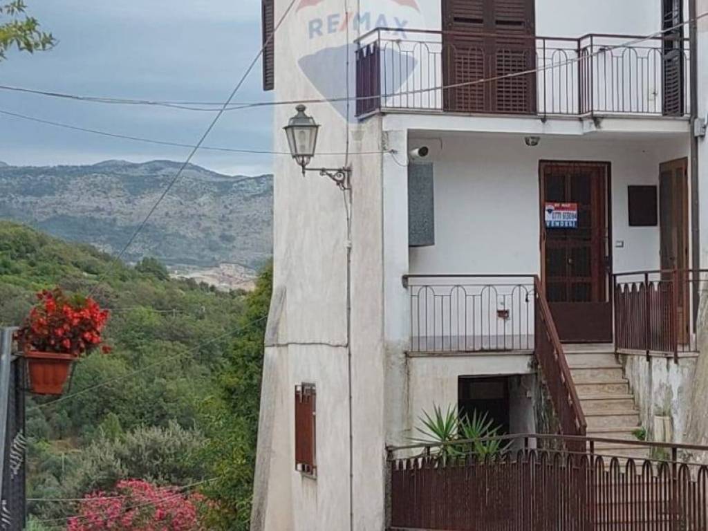 casa indipendente in vendita a Minturno in zona Pulcherini