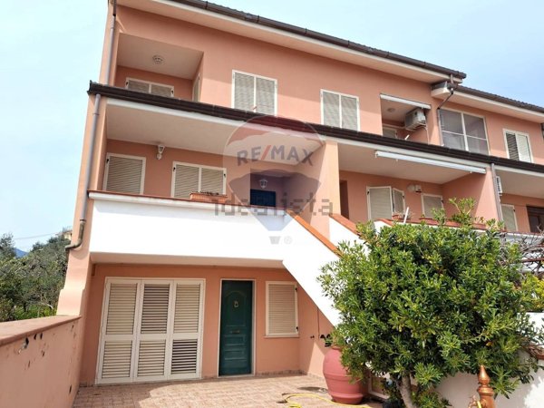 casa indipendente in vendita a Minturno in zona Tufo