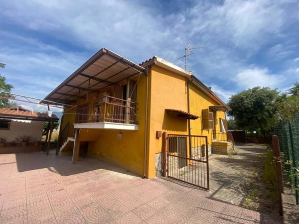 casa indipendente in vendita a Minturno in zona Marina