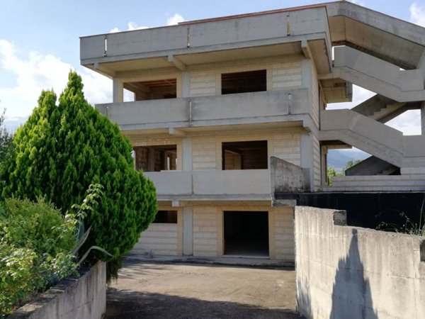 intera palazzina in vendita a Minturno in zona Scauri