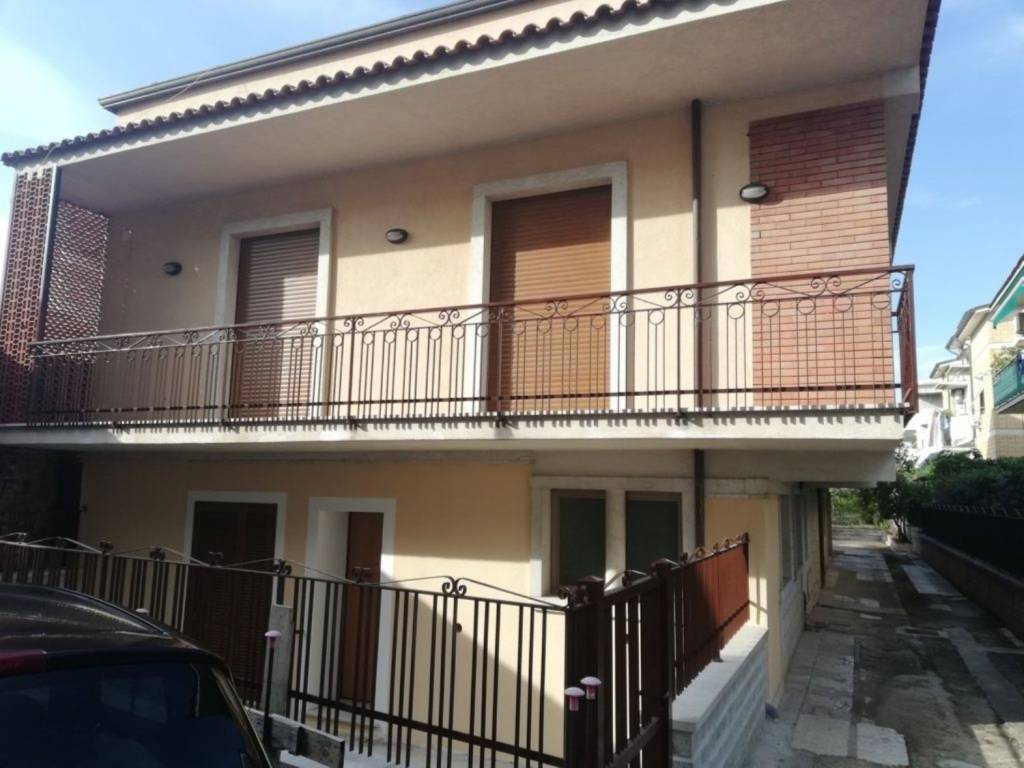 intera palazzina in vendita a Minturno