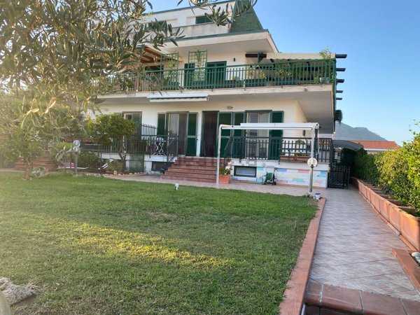 appartamento in vendita a Minturno in zona Scauri