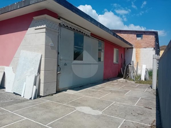 casa indipendente in vendita a Minturno in zona Scauri