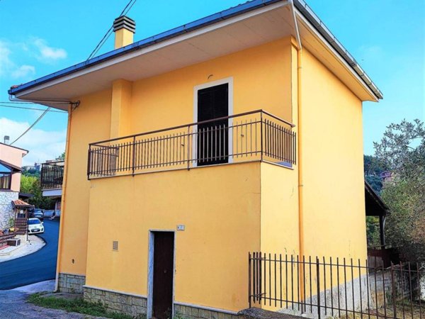 casa indipendente in vendita a Minturno in zona Santa Maria Infante