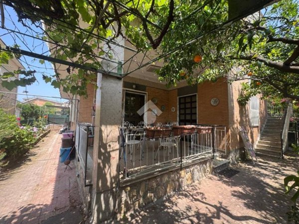 casa indipendente in vendita a Minturno in zona Scauri