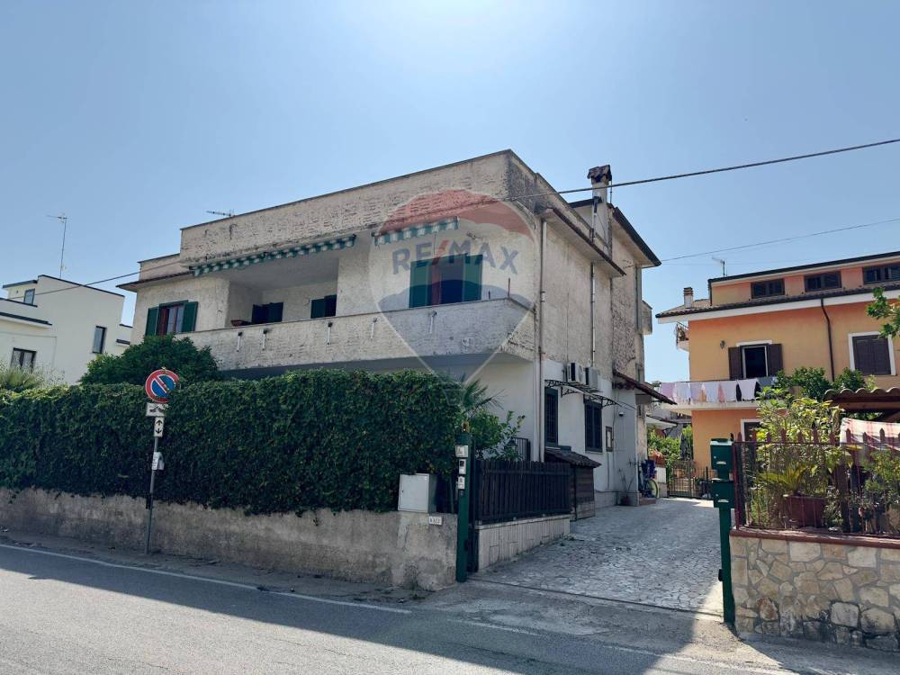 appartamento in vendita a Minturno in zona Scauri