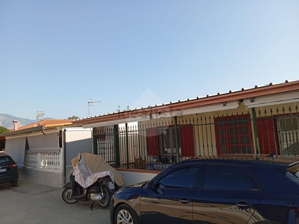 esavano in vendita a Minturno in zona Marina