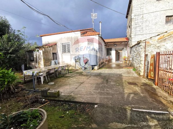 casa indipendente in vendita a Minturno in zona Scauri