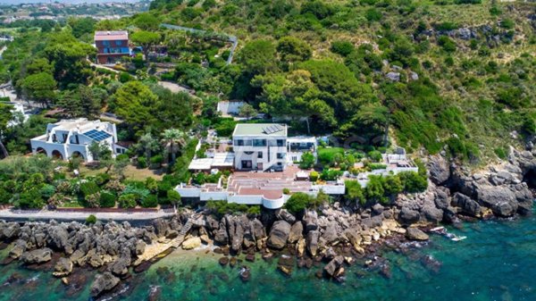 casa indipendente in vendita a Minturno