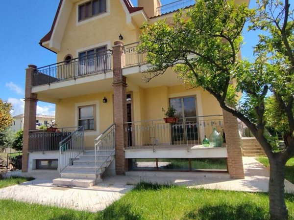 casa indipendente in vendita a Minturno in zona Scauri