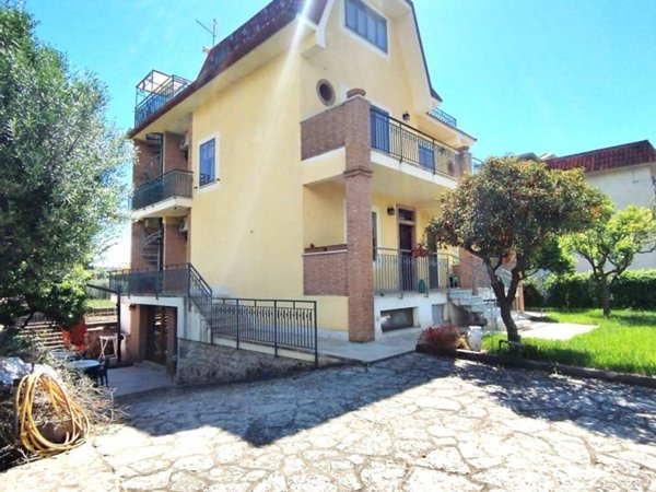 casa indipendente in vendita a Minturno in zona Scauri