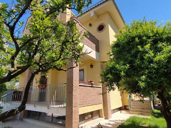 casa indipendente in vendita a Minturno in zona Scauri