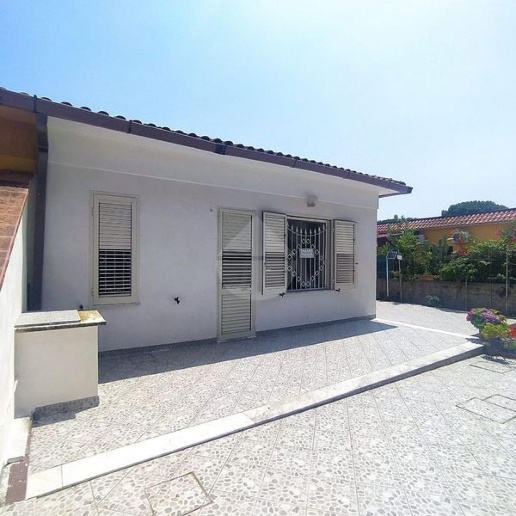 casa indipendente in vendita a Minturno in zona Marina