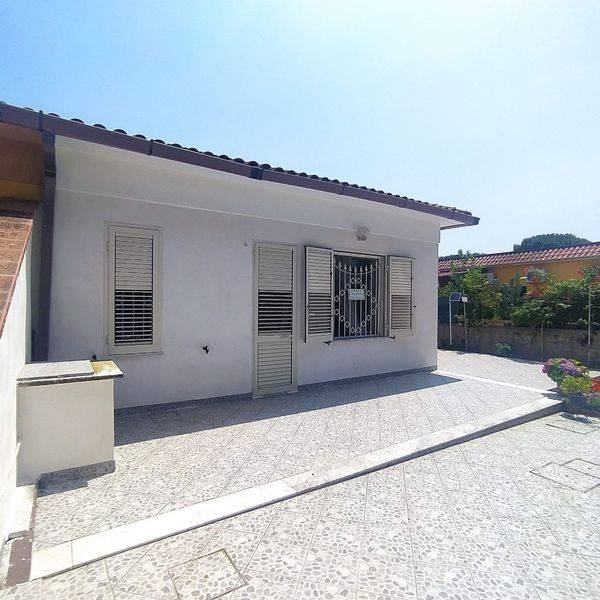 casa indipendente in vendita a Minturno in zona Marina