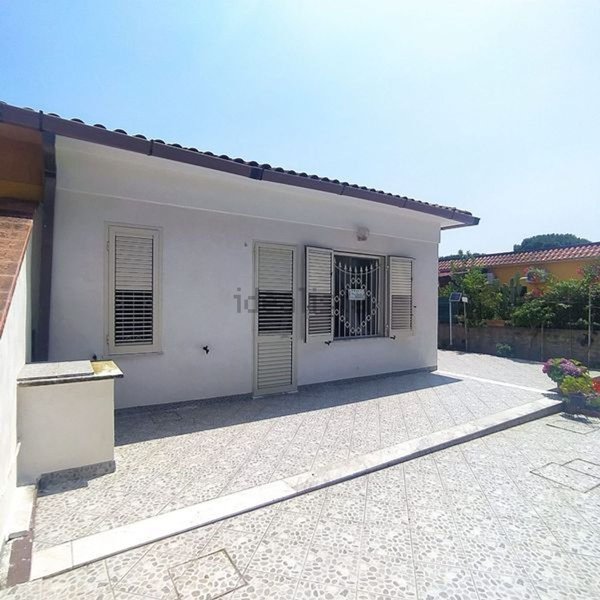 casa indipendente in vendita a Minturno in zona Marina