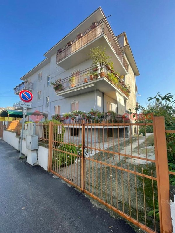 appartamento in vendita a Minturno in zona Scauri