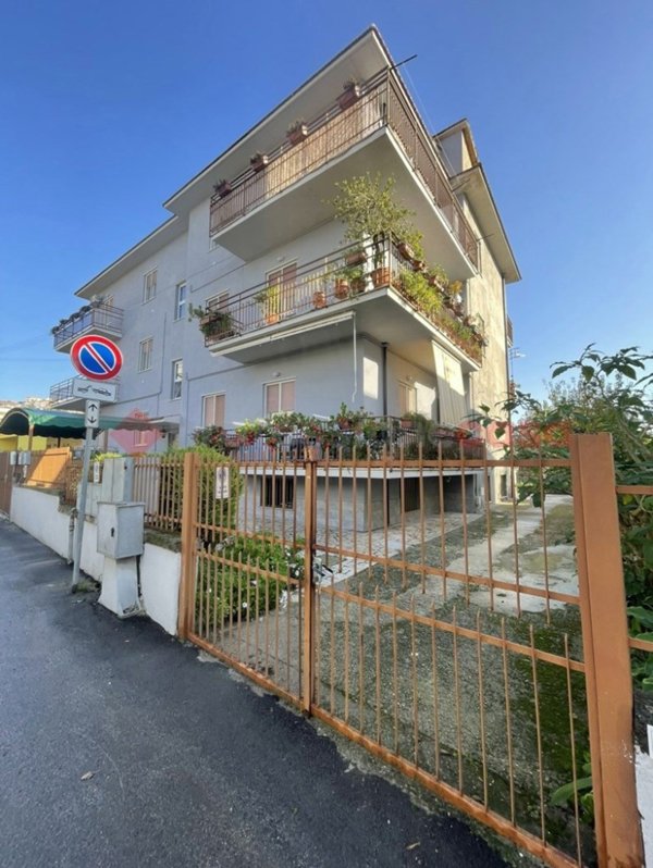 appartamento in vendita a Minturno in zona Scauri