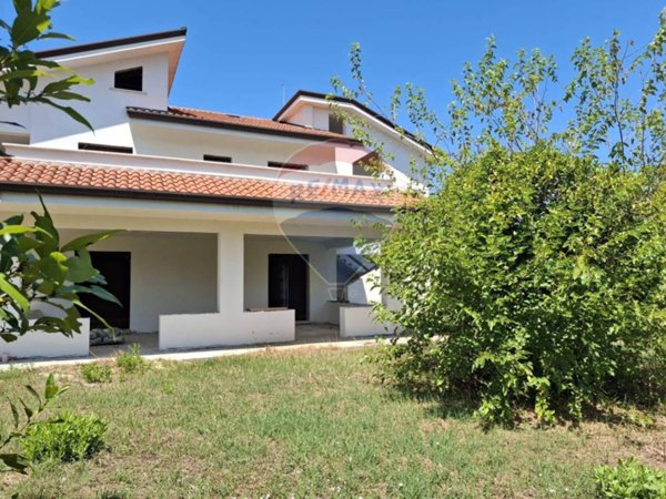 casa indipendente in vendita a Minturno in zona Marina