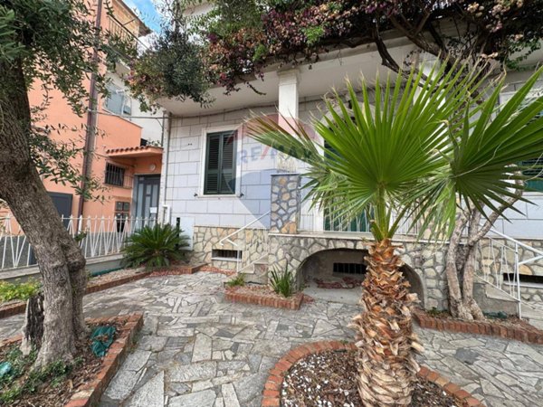 appartamento in vendita a Minturno in zona Scauri