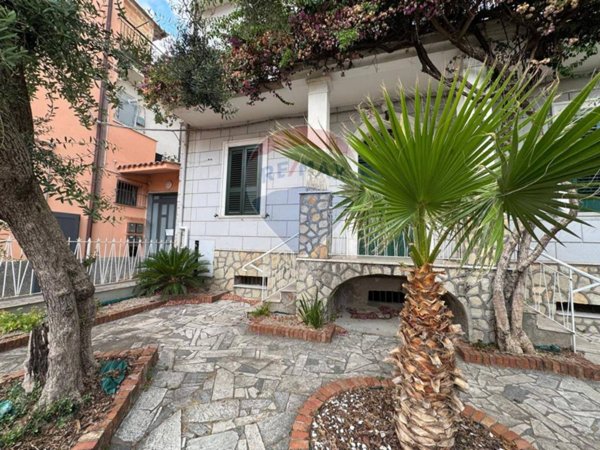 appartamento in vendita a Minturno in zona Scauri
