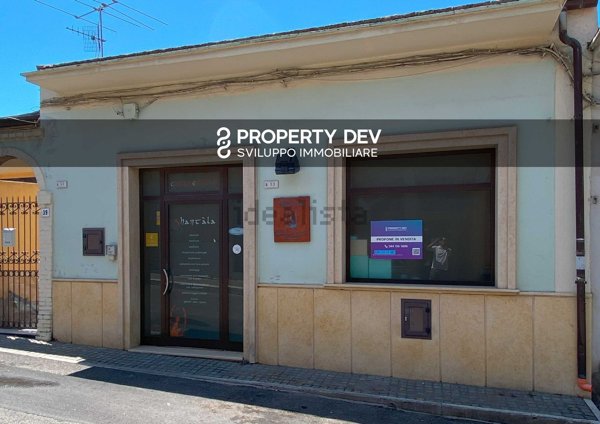 locale commerciale in vendita a Minturno