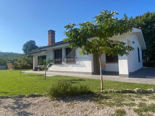 casa indipendente in vendita a Minturno in zona Scauri