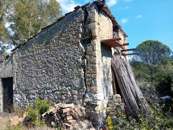casa indipendente in vendita a Minturno in zona Scauri