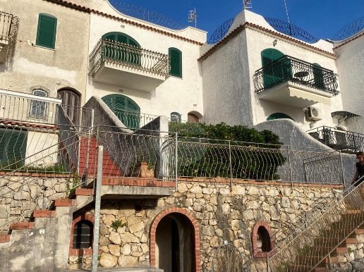 casa indipendente in vendita a Minturno in zona Scauri