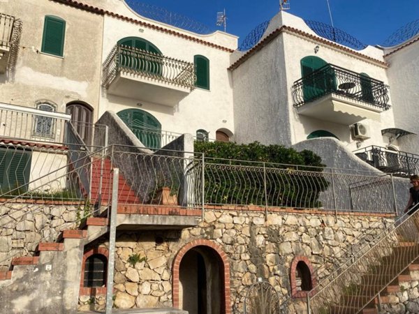 casa indipendente in vendita a Minturno