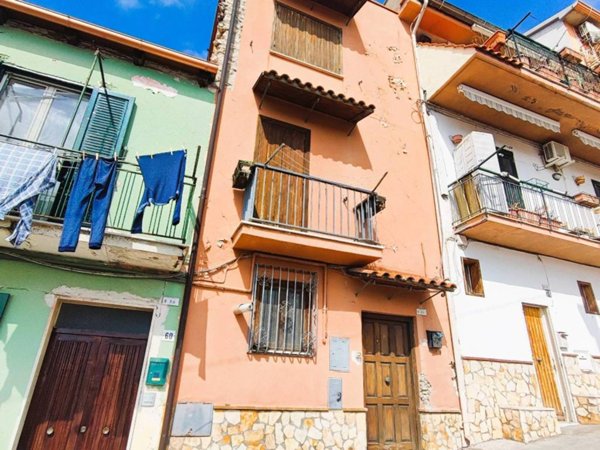 casa indipendente in vendita a Minturno