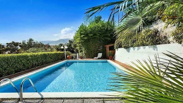 casa indipendente in vendita a Minturno
