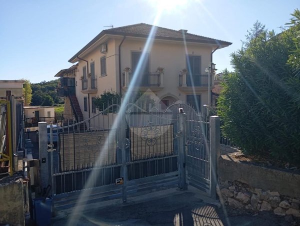 casa indipendente in vendita a Minturno in zona Scauri