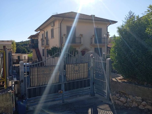casa indipendente in vendita a Minturno in zona Scauri