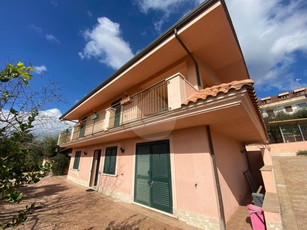 casa indipendente in vendita a Minturno