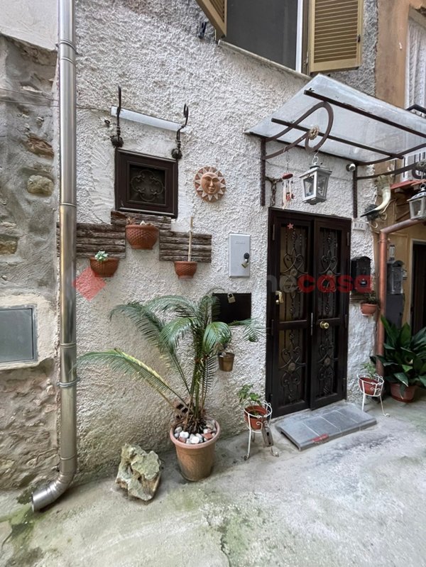 casa indipendente in vendita a Minturno in zona Tufo