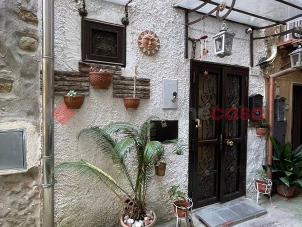 casa indipendente in vendita a Minturno in zona Tufo