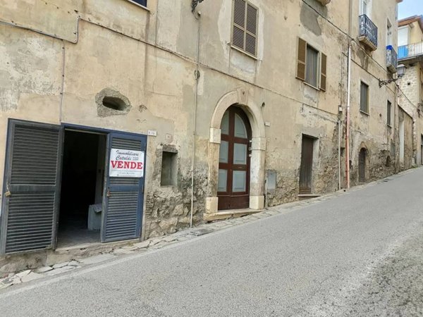 negozio in vendita a Minturno