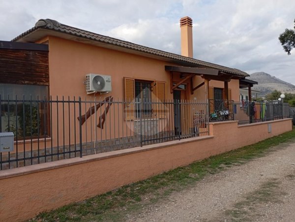 casa indipendente in vendita a Minturno in zona Scauri