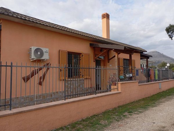 casa indipendente in vendita a Minturno in zona Scauri