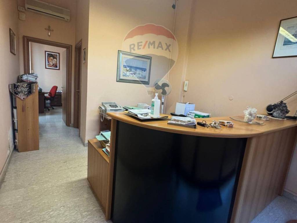 negozio in vendita a Minturno in zona Scauri