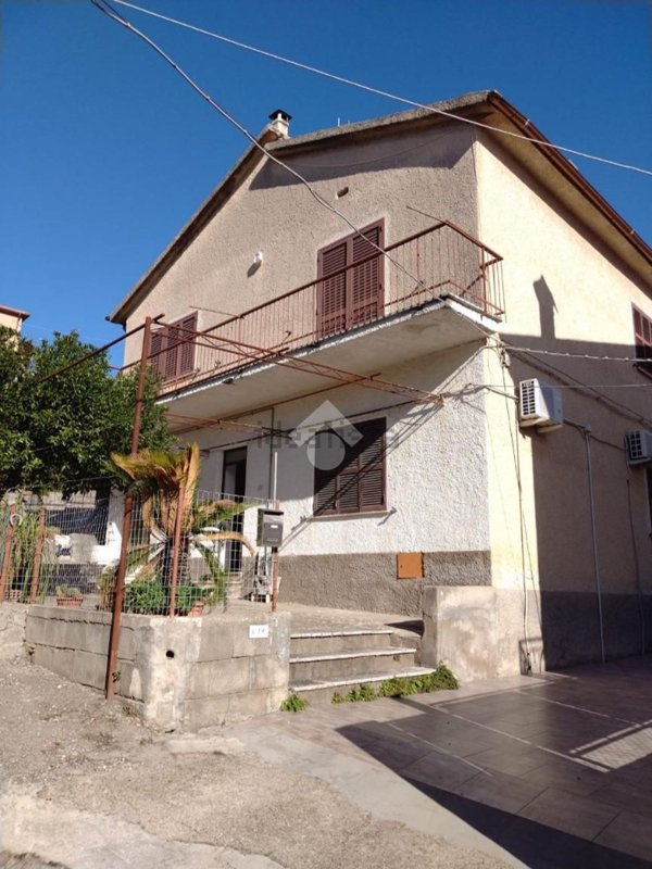 casa indipendente in vendita a Minturno in zona Scauri