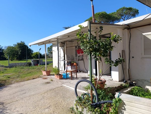 casa indipendente in vendita a Minturno in zona Scauri