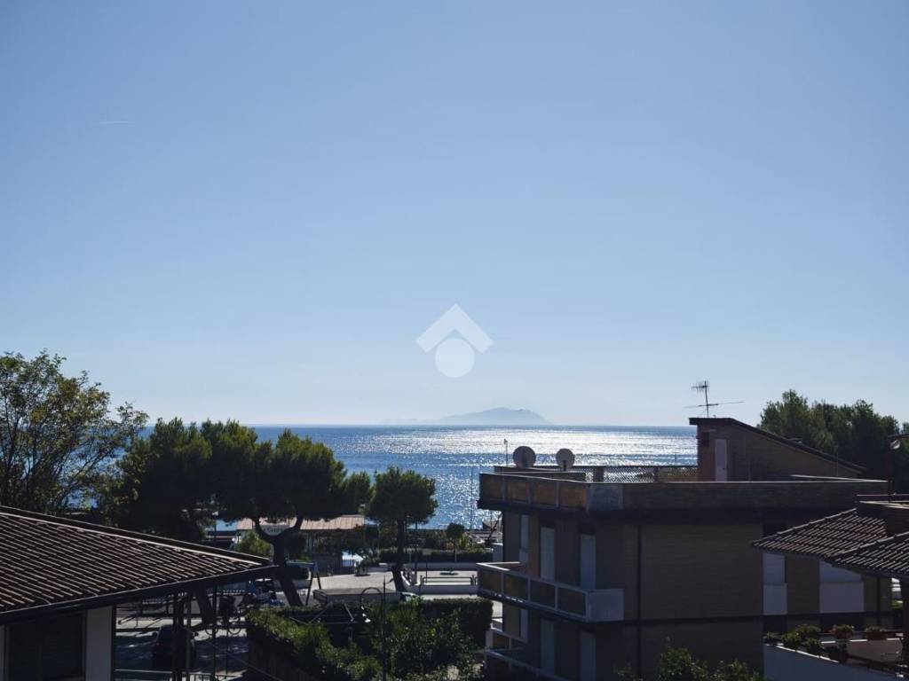 intera palazzina in vendita a Minturno in zona Scauri