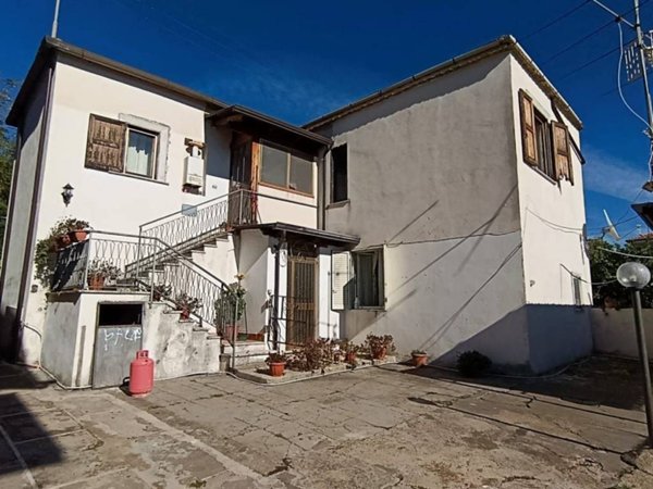 casa indipendente in vendita a Minturno in zona Scauri
