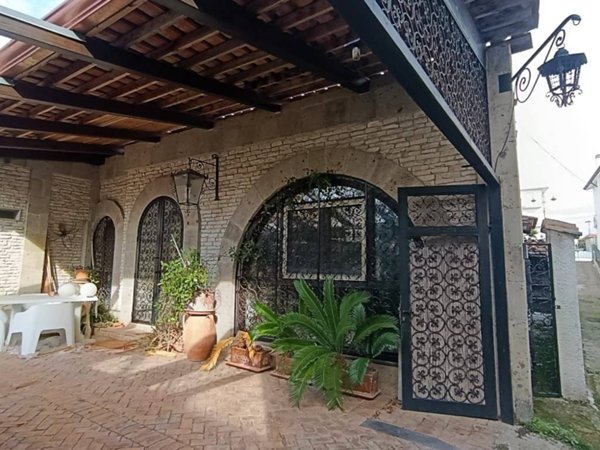 casa indipendente in vendita a Minturno in zona Scauri