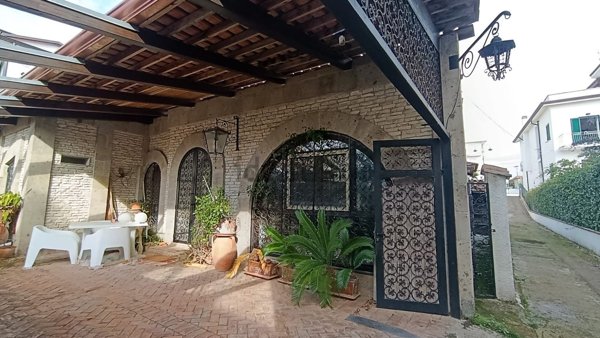 casa indipendente in vendita a Minturno in zona Scauri