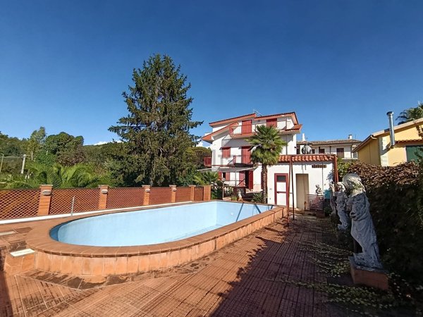 casa indipendente in vendita a Minturno in zona Marina