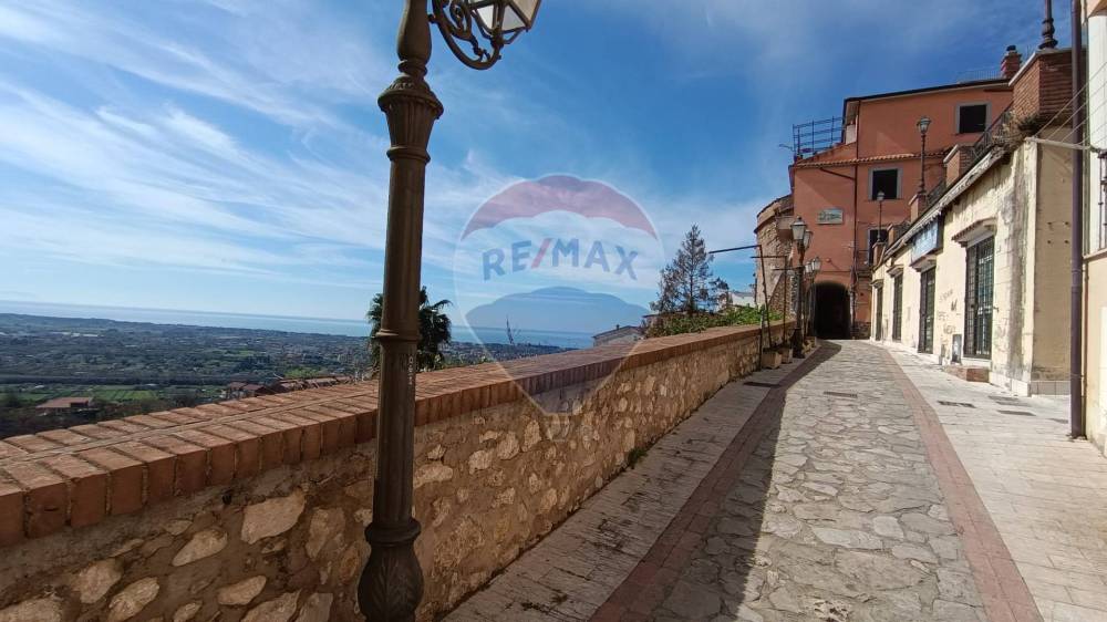 casa indipendente in vendita a Minturno